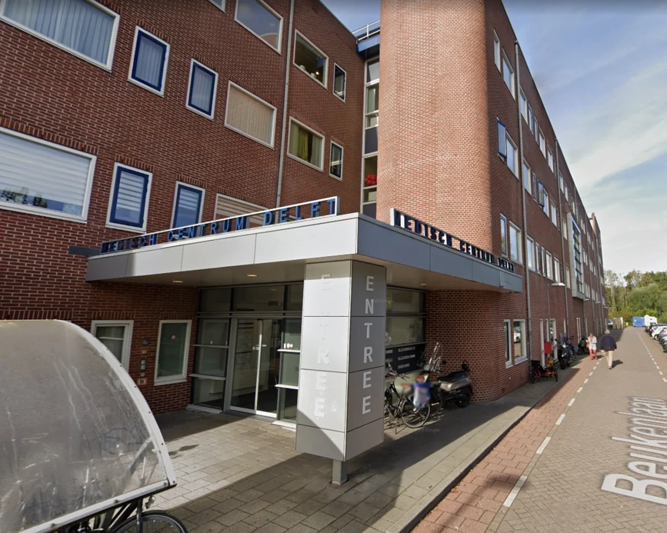 Voorkant Dentalways praktijk Beukenlaan