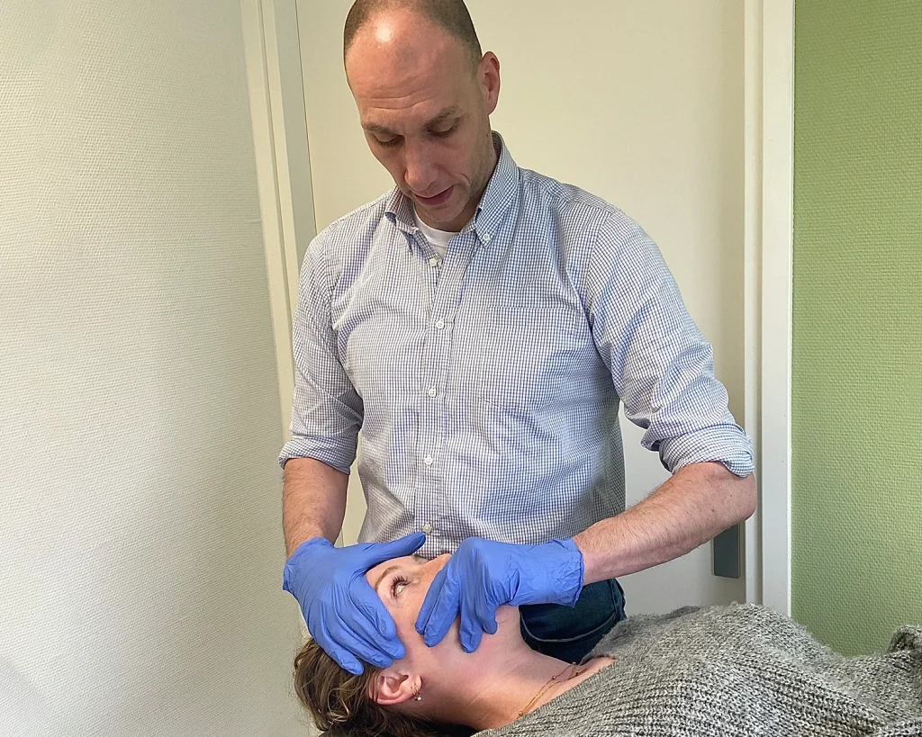 Kaakfysiotherapie behandeling in actie
